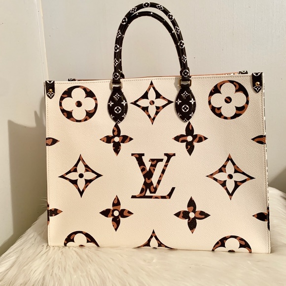 Louis Vuitton Handbags - 🌟Monogram Giant Onthego Tote Bag 🌟